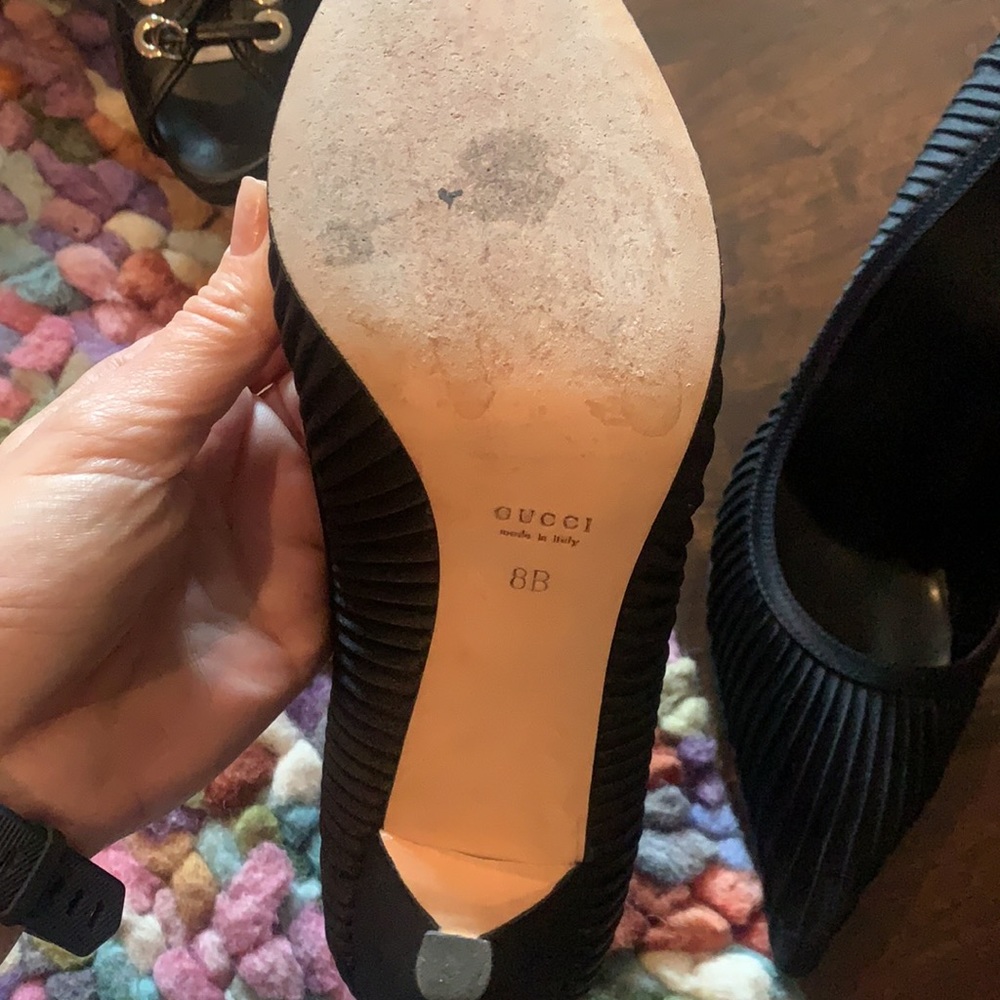 Authentic Gucci Pumps - Picture 5 of 5